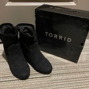 Black, stretch block heel